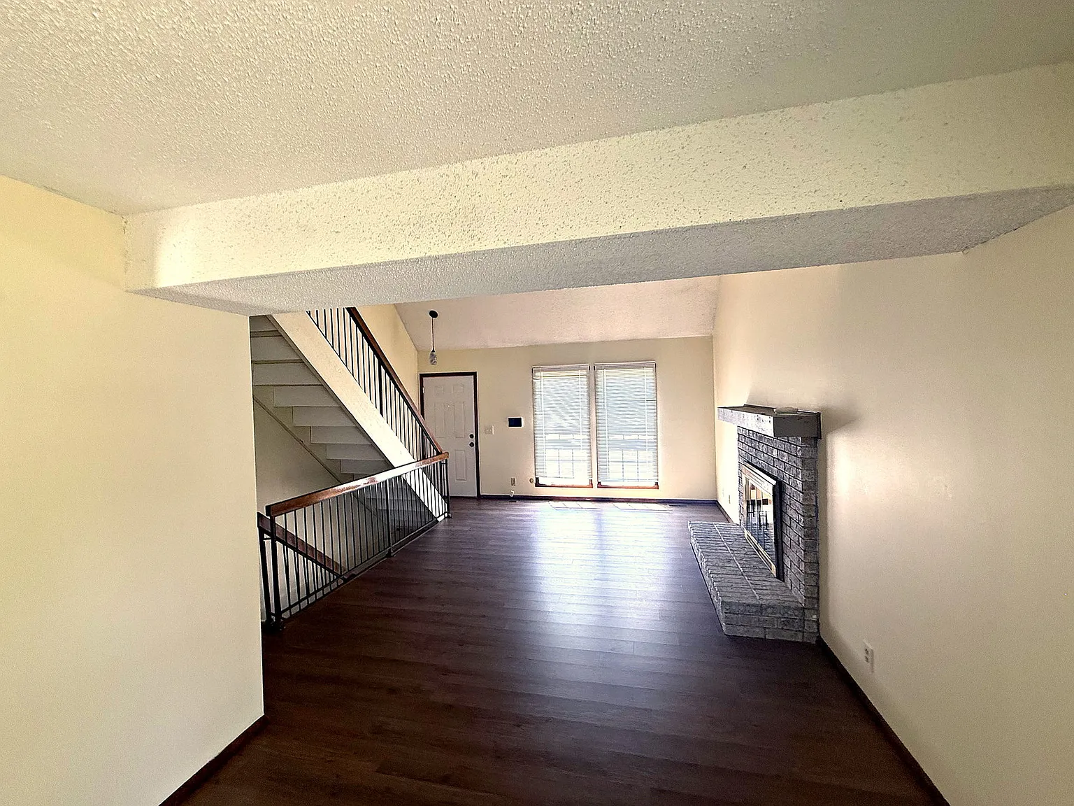 2 bed, 1600 sqft, $1,600 — Photo 3