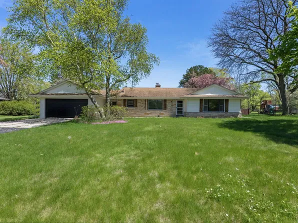 11308 North Valley DRIVE, Mequon, WI 53092
