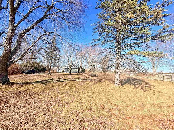 3rd image of 1820 Husen Rd
