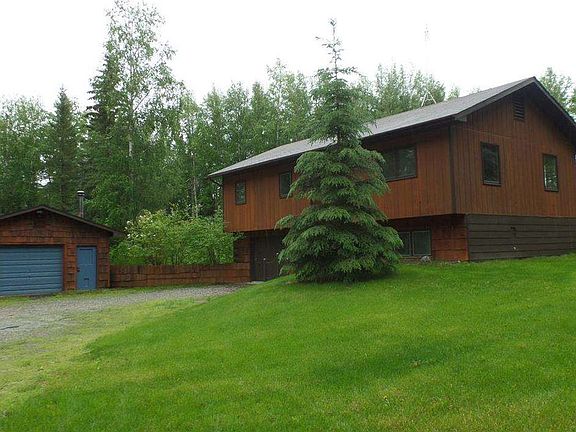 4th image of 682 Hillcrest Dr
