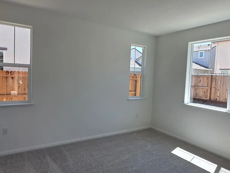 1572 Halo Pl — Photo 17