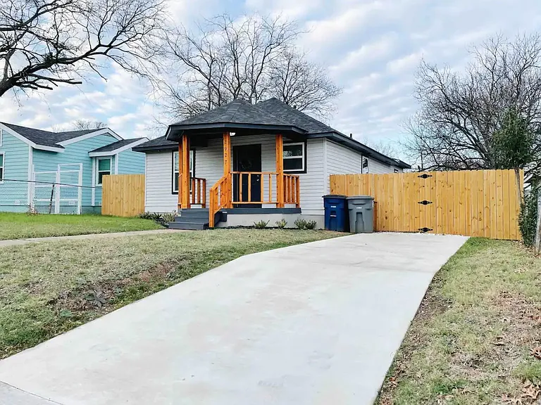 2927 Aster St — Photo 1