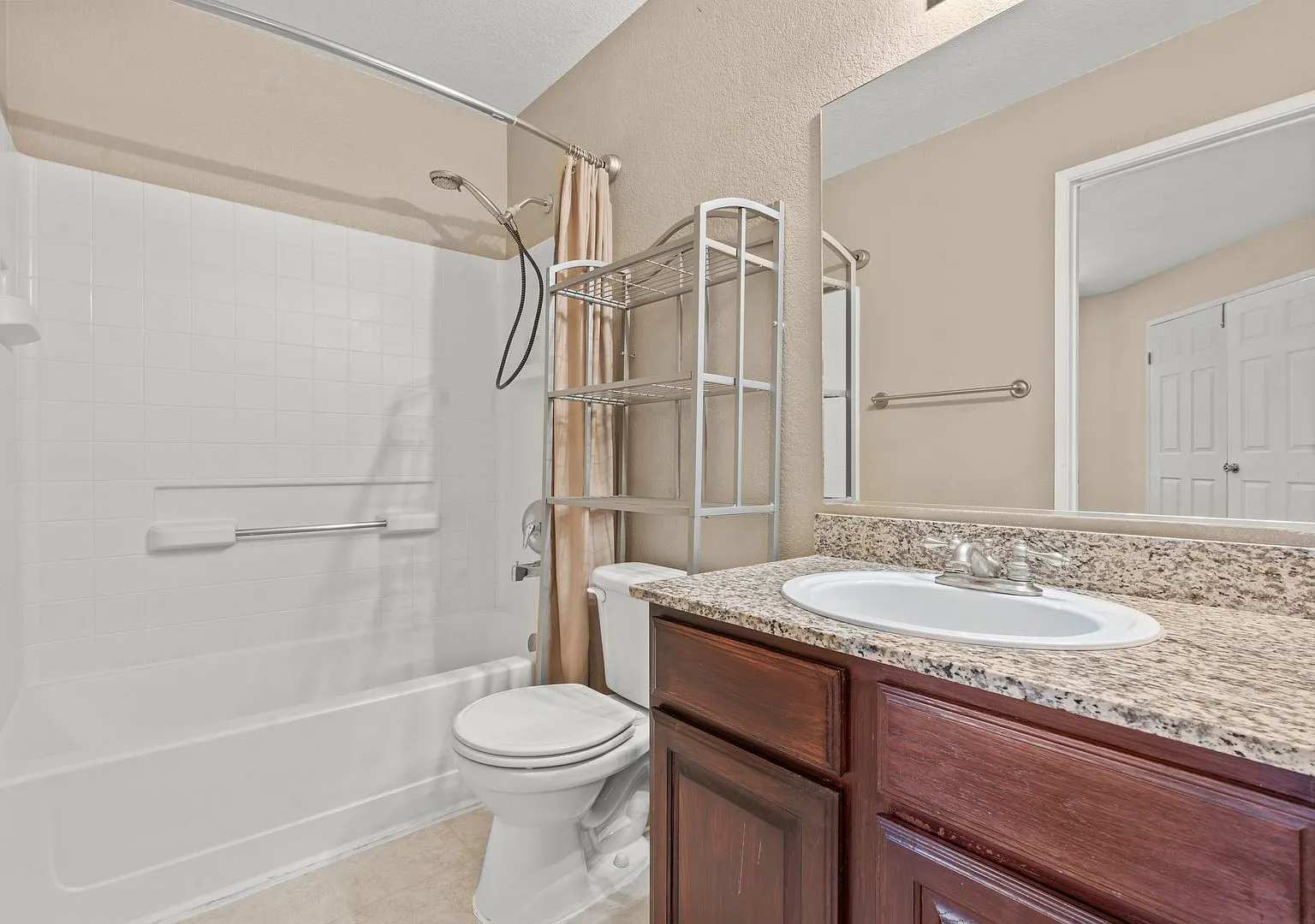 Incredible Condo on the East Side — Photo 4