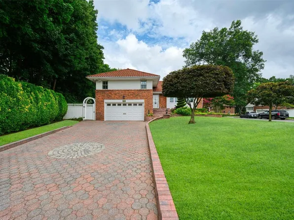 522 Cambridge Avenue, Westbury, NY 11590