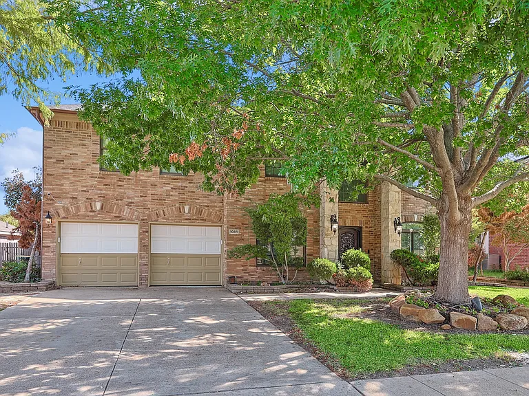 1088 Pondview Dr — Photo 31