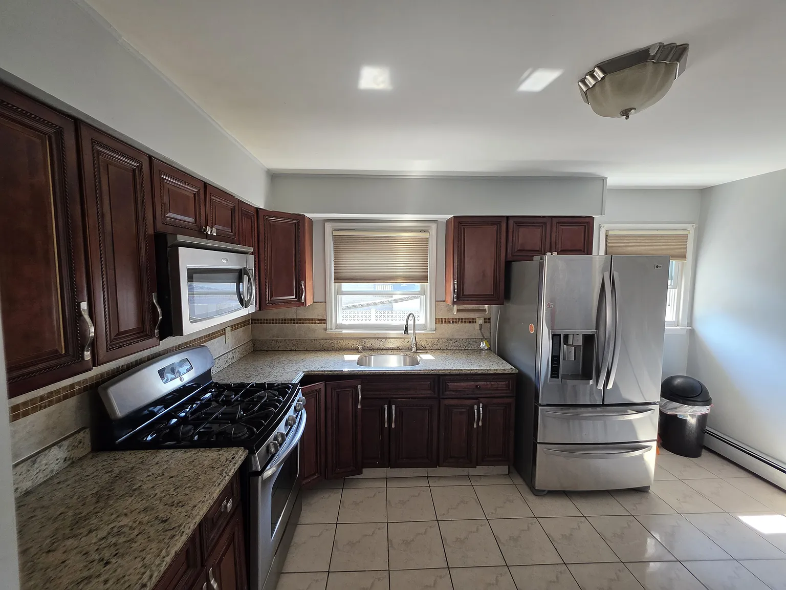 3 bed, 1200 sqft, $2,900 — Photo 4