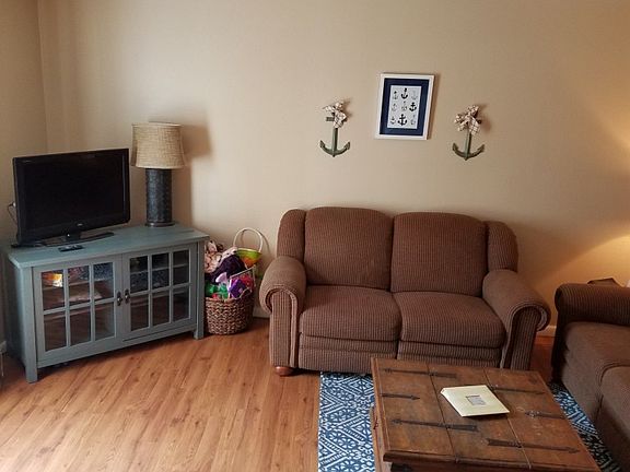3rd image of 829 Clareridge Ln