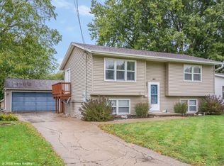 821 E 9th St N, Newton, IA 50208