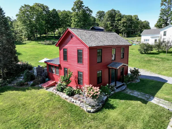 306 School St, Essex, NY 12936