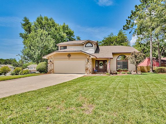 2nd image of 216 Yellow Pine Ct