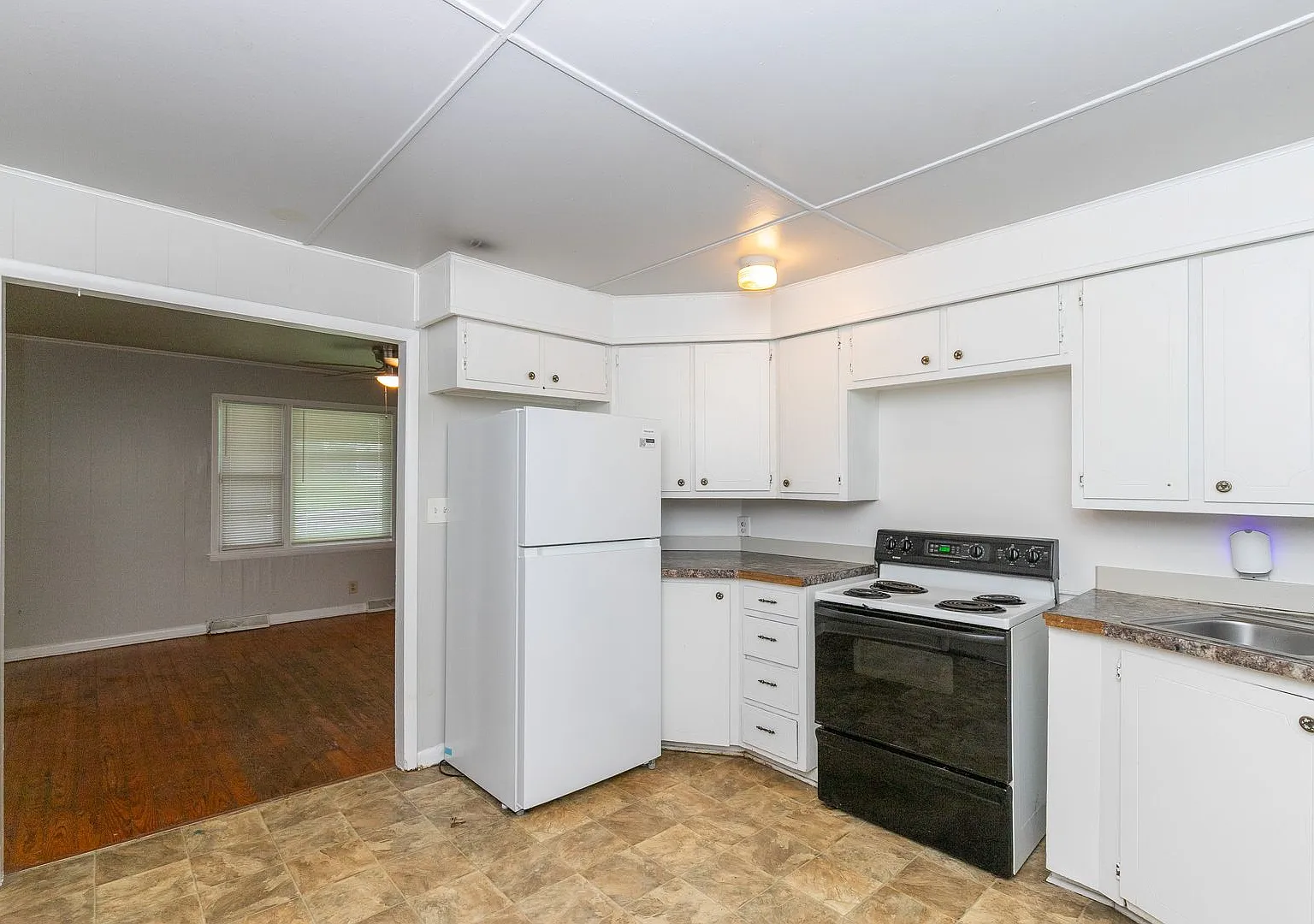 2 Bed 1 bath Home in Independence — Photo 2