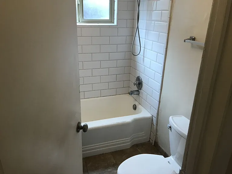 219 E. St. John Street — Photo 6