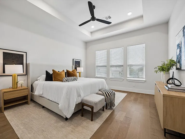 1232 W 21st St — Photo 18