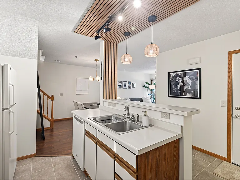 2597 Bedford Ct — Photo 28