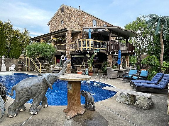 3rd image of 841 Peregrine Dr