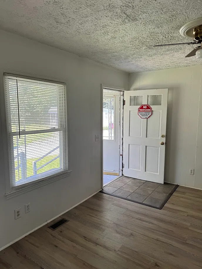 2 bed, 1036 sqft, $1,780 — Photo 2