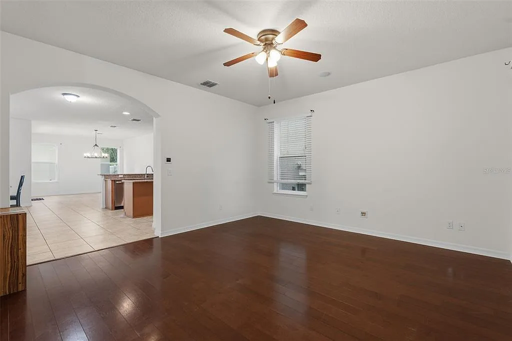3 bed, 2.5 bath, 1977 sqft, $3,300 — Photo 4