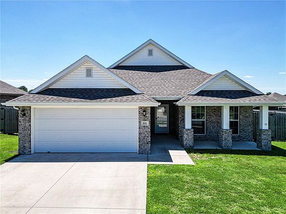 3rd image of 531 Melrose Pl