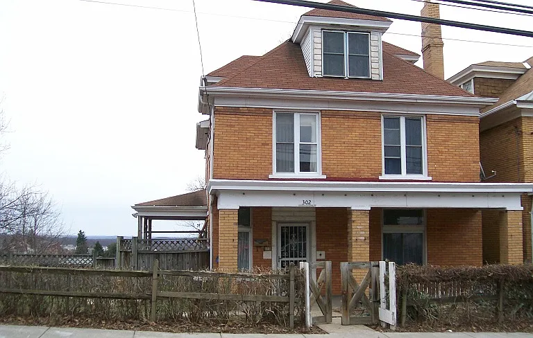 302 Spencer Ave photo 1