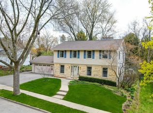 1233 Wedgewood Dr, Waukesha, WI 53186