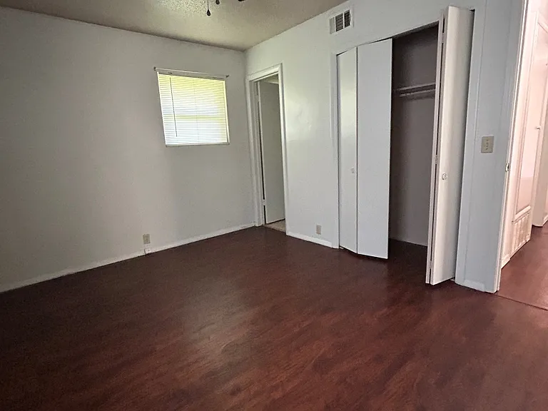 2260 S Park St — Photo 3