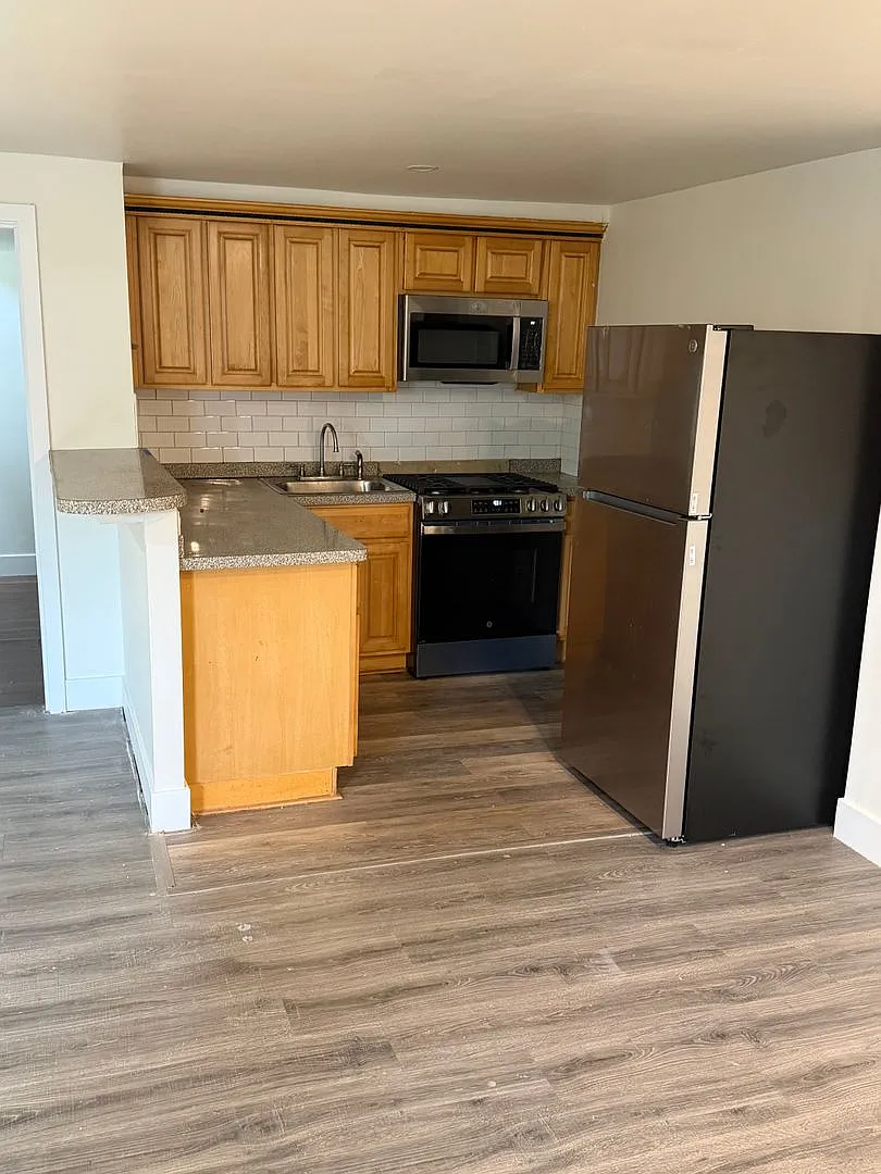 9381 B Neil Rd — Photo 4