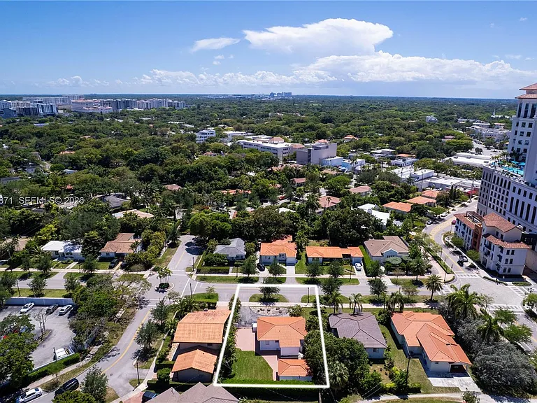 3021 Coconut Grove Dr — Photo 30