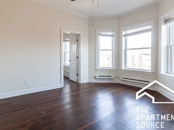 925 W Waveland Ave #3, Chicago, IL 60613