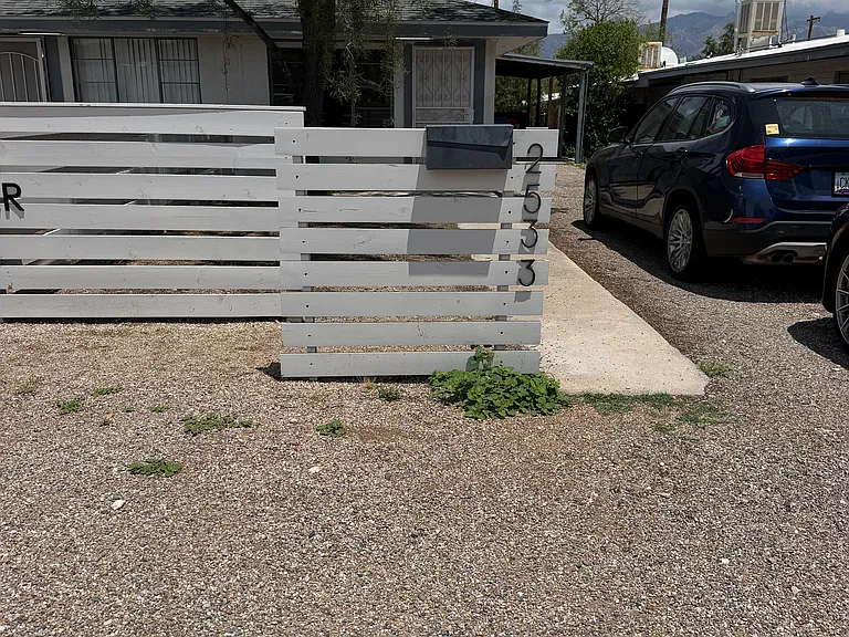 2533 E Water St — Photo 2
