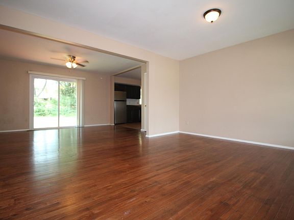4th image of 2225 Outlook Dr