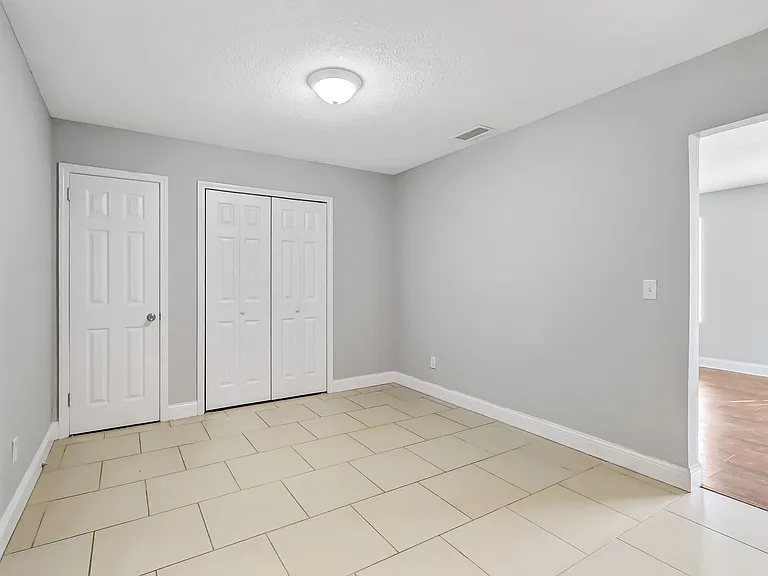 5761 Lake Lucina Dr S — Photo 19