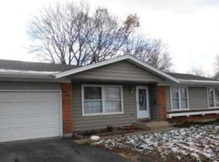 115 Parkchester Rd, Elk Grove Village, IL 60007