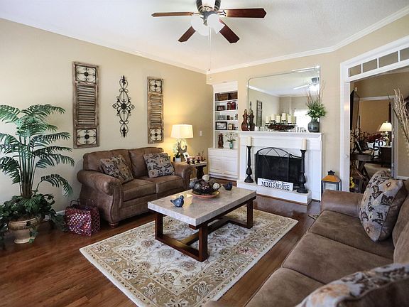 2nd image of 127 Warwick Cir
