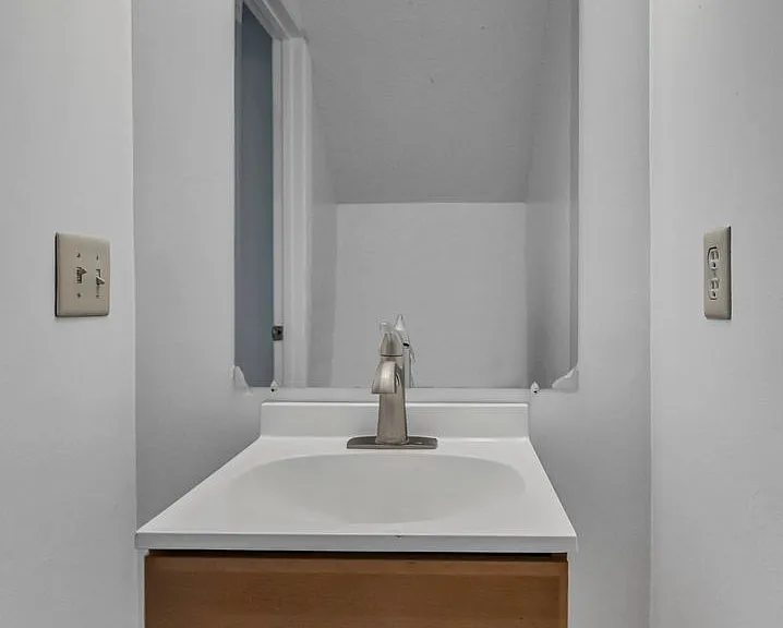 220 N Donar Dr — Photo 22