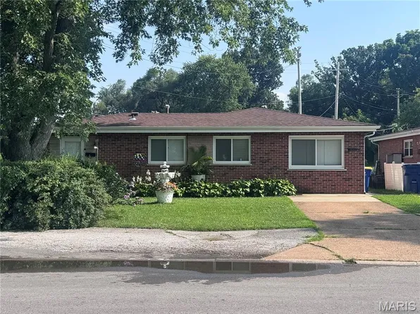 10792 Tropic Dr, Saint Ann, MO 63074