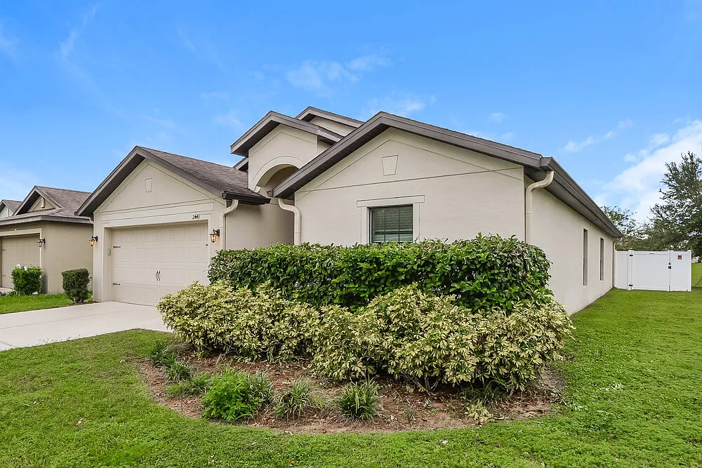 3 bed, 2.0 bath, 1629 sqft, $2,020 — Photo 3