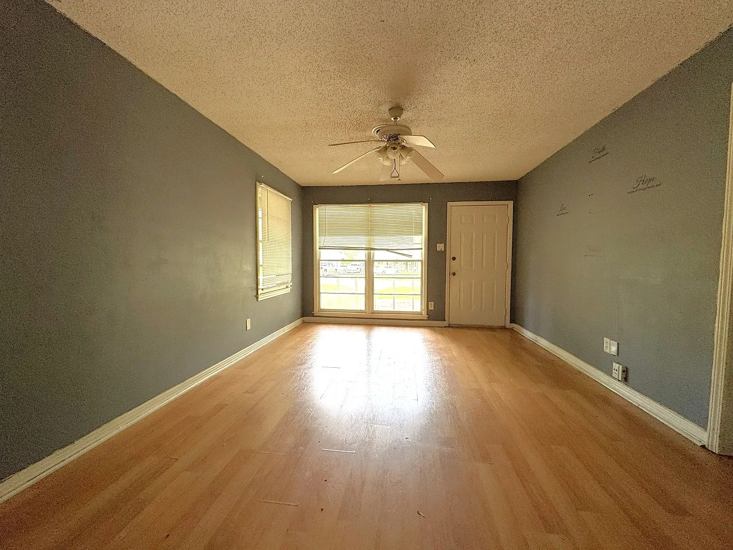 3/1.5 Brick Home in Greenwich Hills — Photo 2