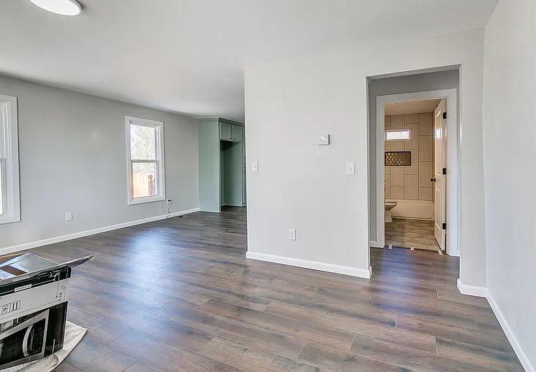 1445 NE 10th St — Photo 4