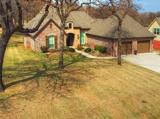 1055 S Caldwell Dr, Midwest City, OK 73130