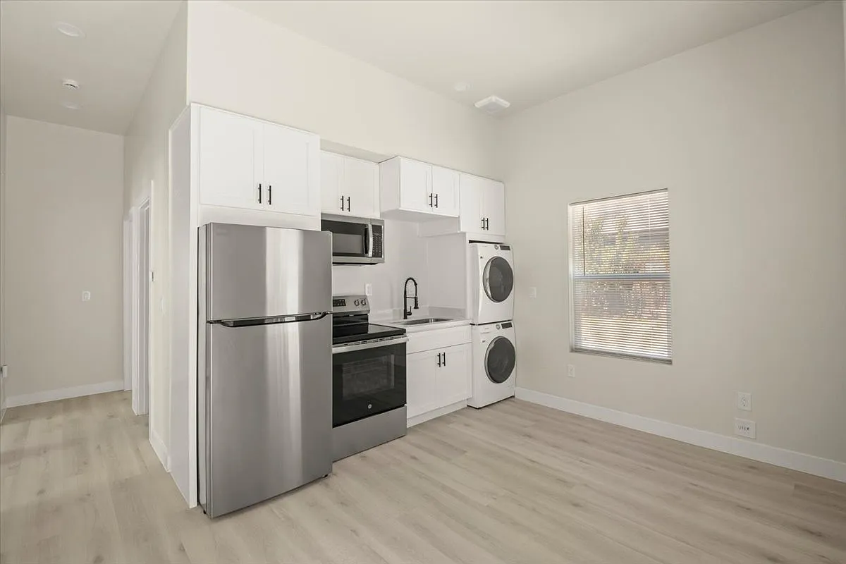 2 bed, 600 sqft, $1,995 — Photo 1