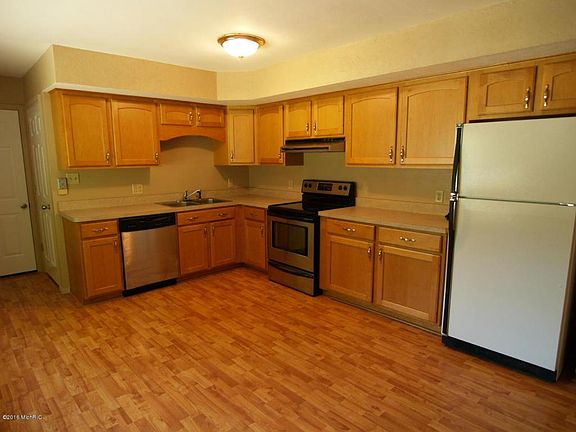 4th image of 26461 Hillview Dr