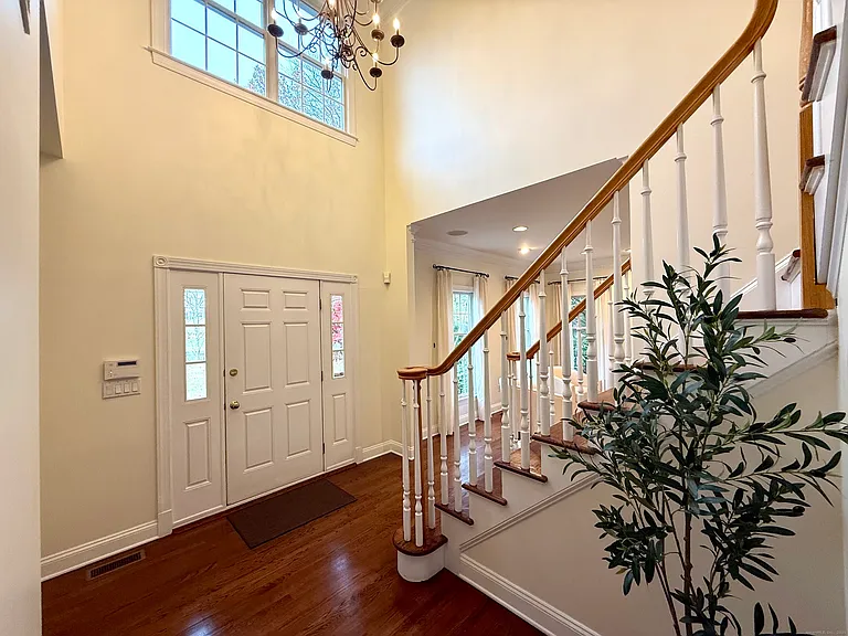 368 Hoyt St — Photo 5