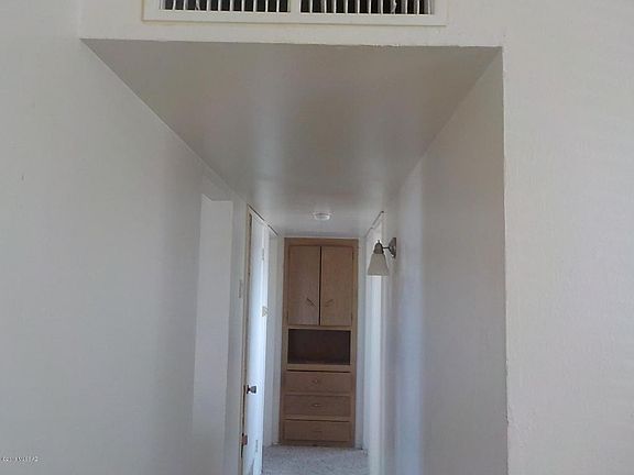 4th image of 813 N Douglas Ave