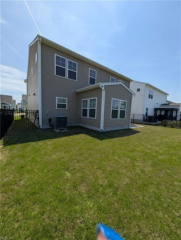 Building Photo - 185 Peck Ln