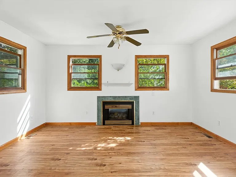 18 Maplewood Dr — Photo 24