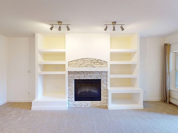 3rd image of 318 Discovery Ridge Blvd SW