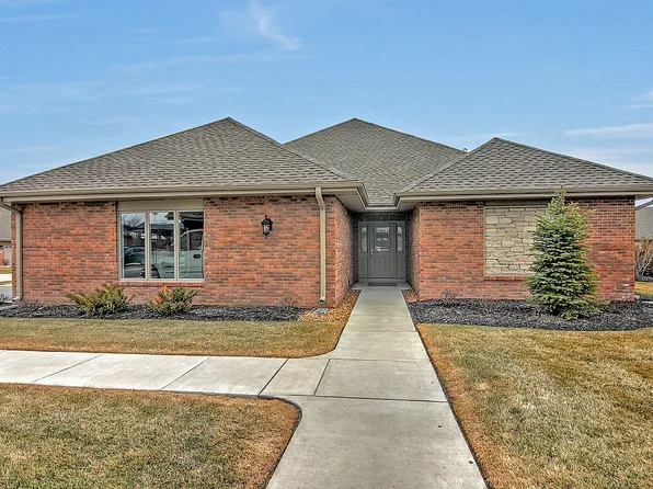 11043 Lake Central Dr, Saint John, IN 46373