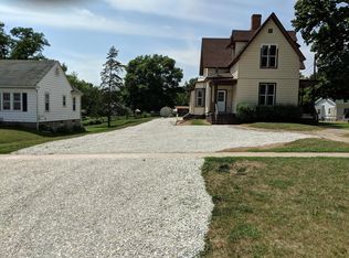 830 N Broadway St APT 1, Lewistown, IL 61542