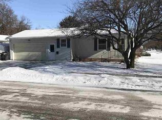 904 N Cedar St, Luverne, MN 56156