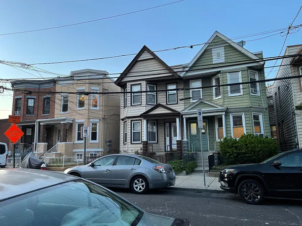 82 Court House Place image 8 of 10